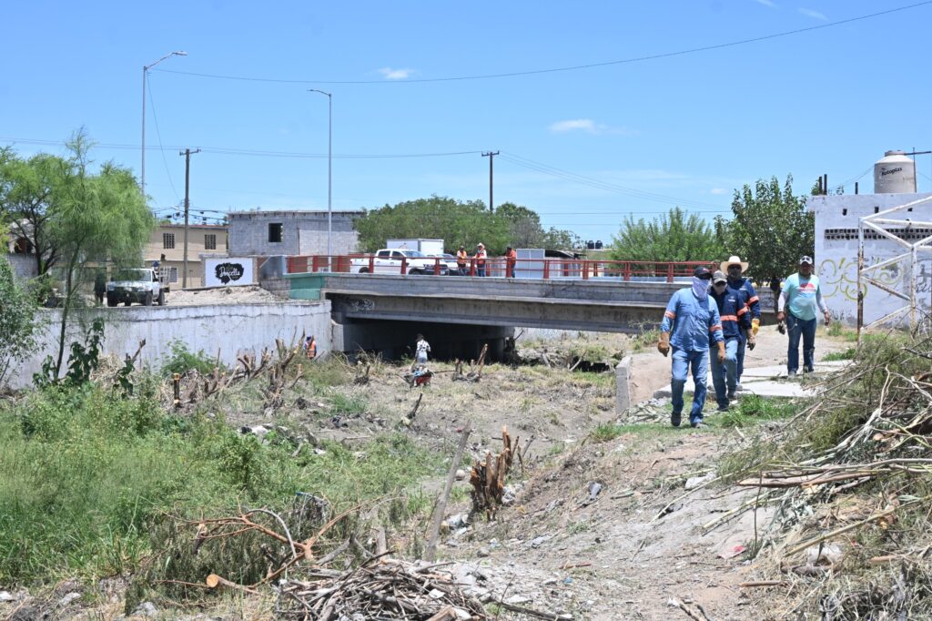 personal del municipio de Frontera en labores de limpieza